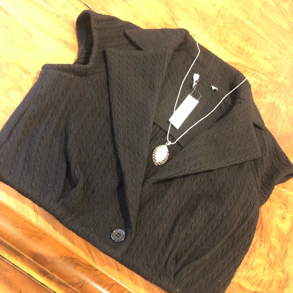 Lisli 🎁NWT $288 Lord & Taylor WOOL short sleeve black cropped cardigan WOW!
